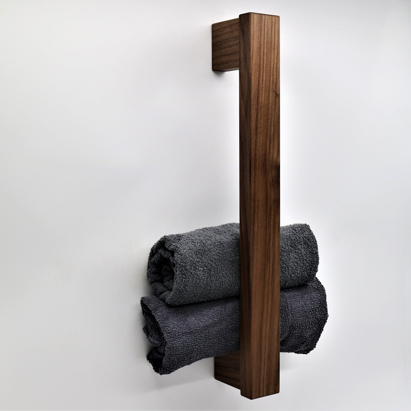 Handtuchhalterung MANUS aus Holz Nussbaum