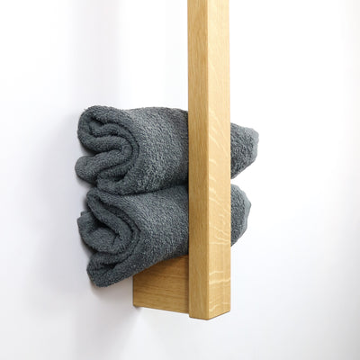 Handtuchhalterung MANUS aus Holz Eiche