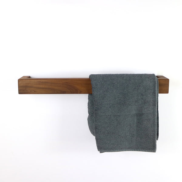 Handtuchhalter Plenas aus Holz Nussbaum