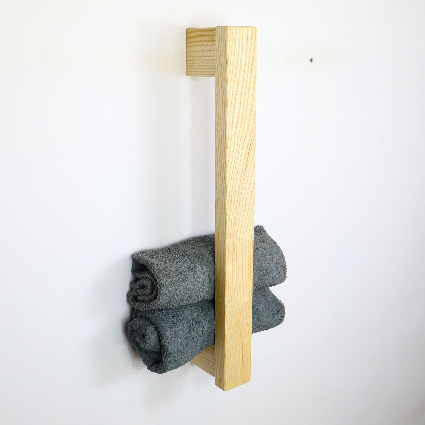 Handtuchhalterung MANUS aus Holz Esche